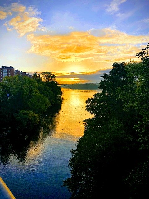Unduh gratis Sunrise Water River - foto atau gambar gratis untuk diedit dengan editor gambar online GIMP