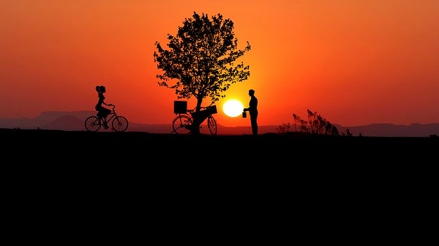 Descărcați gratuit ilustrația gratuită Sunset Bike Woman pentru a fi editată cu editorul de imagini online GIMP