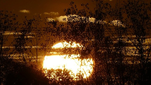 Unduh gratis Sunset Evening Sun - foto atau gambar gratis untuk diedit dengan editor gambar online GIMP