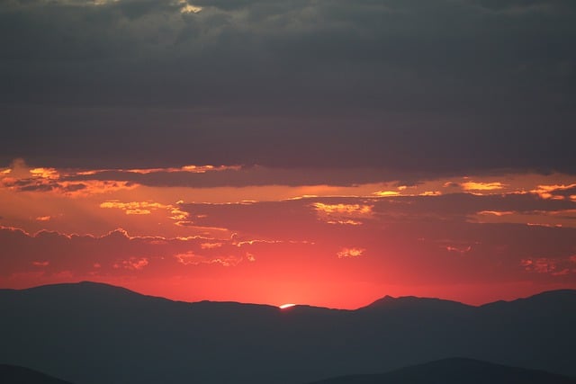 Baixe gratuitamente o pôr do sol à noite, as cores do pôr do sol, veja a imagem gratuita a ser editada com o editor de imagens on-line gratuito do GIMP