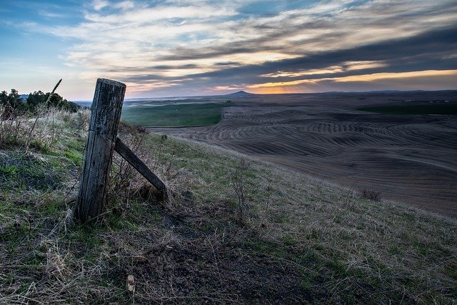 Download gratuito tramonto campo fattoria natura paesaggio immagine gratuita da modificare con GIMP editor di immagini online gratuito