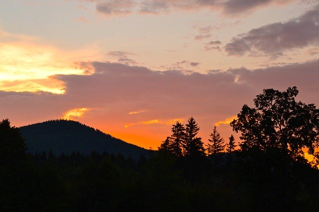 ดาวน์โหลดเทมเพลตรูปภาพฟรี Sunset Giant Mountains เพื่อแก้ไขด้วยโปรแกรมแก้ไขรูปภาพออนไลน์ GIMP