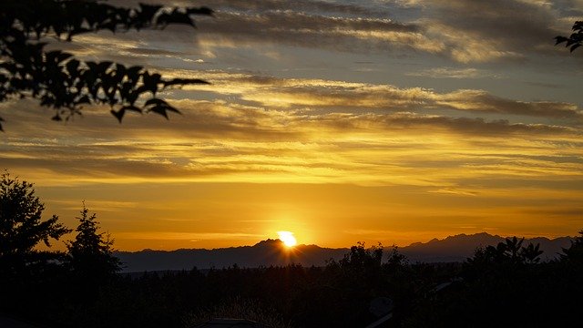 Download gratuito Sunset Golden Scenic - foto o immagine gratuita da modificare con l'editor di immagini online di GIMP