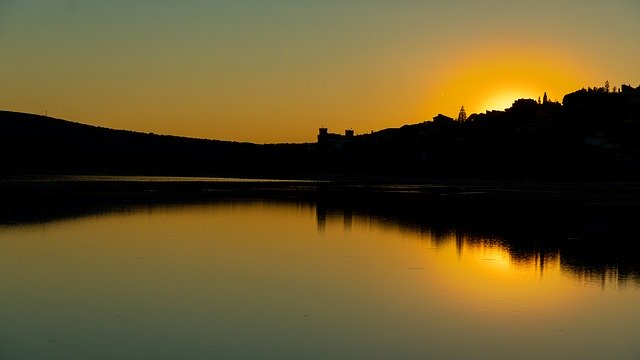 Bezpłatne pobieranie szablonu zdjęć Sunset Lake People do edycji za pomocą internetowego edytora obrazów GIMP