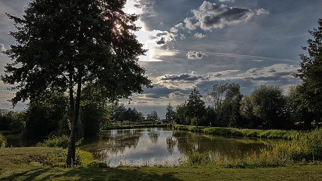 Unduh gratis Sunset Landscape Pond - foto atau gambar gratis untuk diedit dengan editor gambar online GIMP