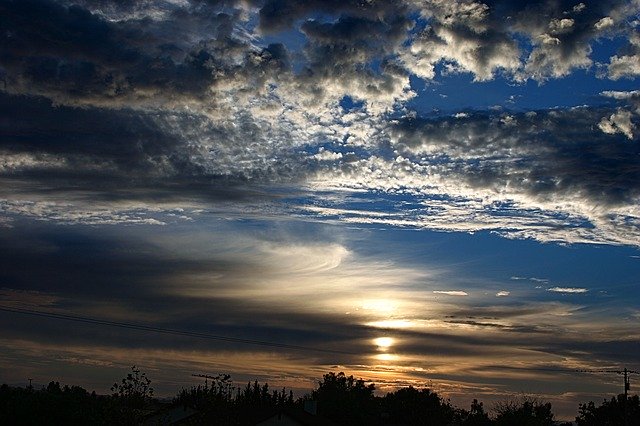 Descarga gratuita Sunset Majestic Sky: foto o imagen gratuita para editar con el editor de imágenes en línea GIMP
