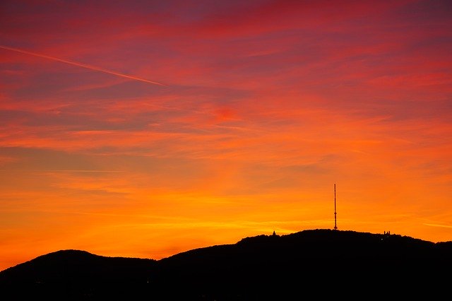 Descărcare gratuită Sunset Mountain Landscape - fotografie sau imagini gratuite pentru a fi editate cu editorul de imagini online GIMP