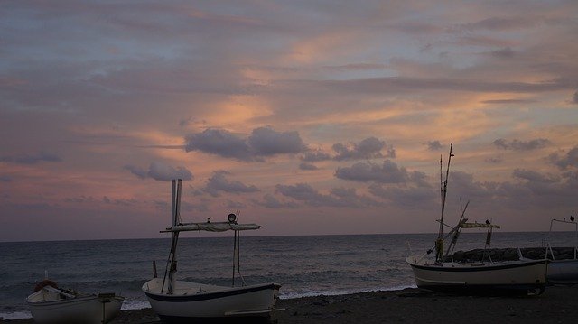 Téléchargement gratuit de Sunset Sea Boats - photo ou image gratuite à modifier avec l'éditeur d'images en ligne GIMP