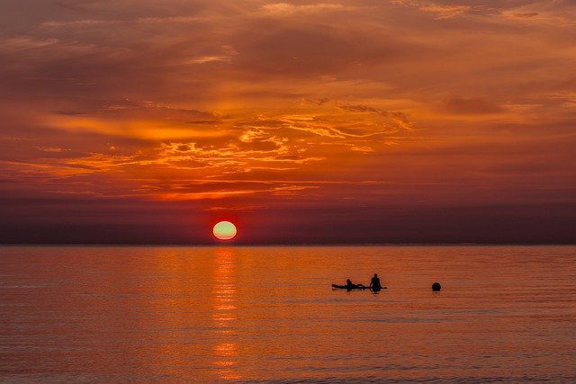 Téléchargement gratuit de l'image gratuite de l'atmosphère du soir de la mer au coucher du soleil à éditer avec l'éditeur d'images en ligne gratuit GIMP