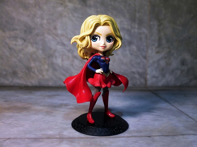 Kostenloser Download Super Girl Toy Figurine DC Comic Kostenloses Bild, das mit dem kostenlosen Online-Bildeditor GIMP bearbeitet werden kann