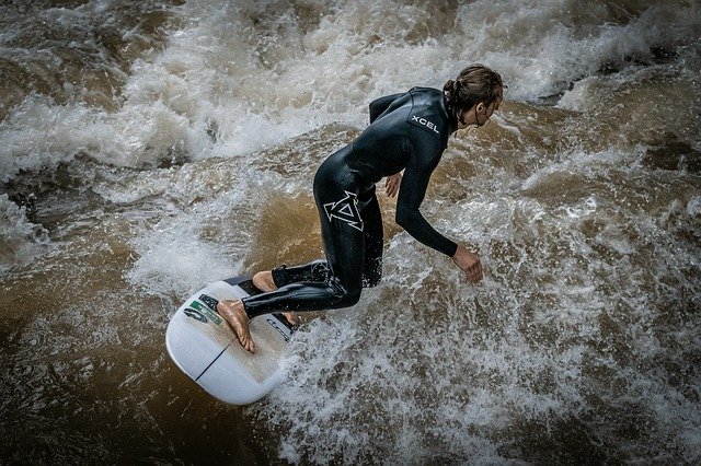 Descărcare gratuită Surfer Munich Eisbach - fotografie sau imagine gratuită pentru a fi editată cu editorul de imagini online GIMP