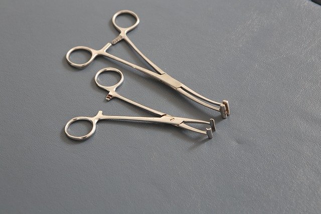 دانلود رایگان Surgery Instruments Clamp - عکس یا تصویر رایگان قابل ویرایش با ویرایشگر تصویر آنلاین GIMP