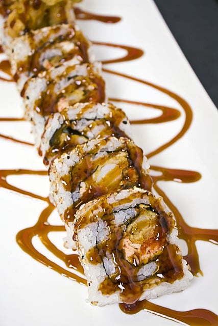 Bezpłatne pobieranie sushi japońska bułka kuchnia jedzenie darmowe zdjęcie do edycji za pomocą darmowego internetowego edytora obrazów GIMP