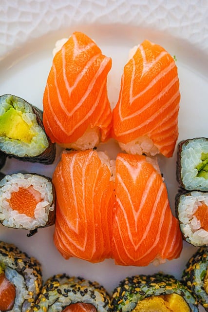 免费下载寿司生鱼片日本料理餐免费图片使用 GIMP 免费在线图像编辑器进行编辑