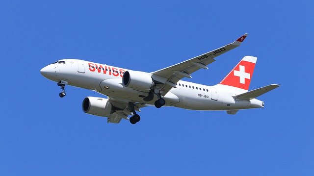 Aeronave Swiss Air Landing de download grátis - foto ou imagem grátis para ser editada com o editor de imagens online GIMP