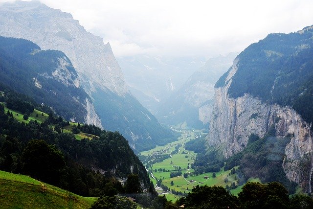 Descarga gratuita Suiza The Alps Canyon - foto o imagen gratuita para editar con el editor de imágenes en línea GIMP