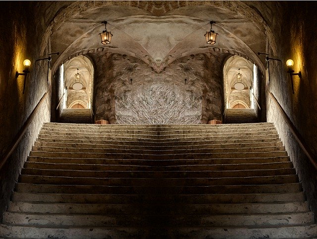 Скачать бесплатно Symmetry Stairs The Interior Of - бесплатную фотографию или картинку для редактирования с помощью онлайн-редактора изображений GIMP