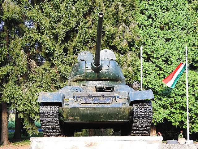 Free download tank t 34 war memorial hungary free picture to be edited with GIMP free online image editor