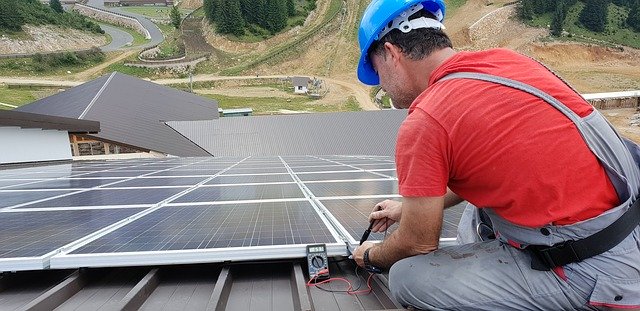 Unduh gratis Technician Solar Panel Renewable - foto atau gambar gratis untuk diedit dengan editor gambar online GIMP