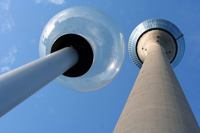 Descărcare gratuită Television Tower Dusseldorf Lamp - fotografie sau imagini gratuite pentru a fi editate cu editorul de imagini online GIMP