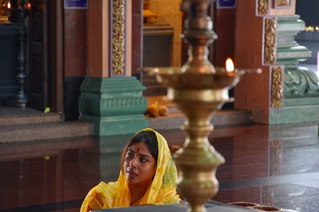 Descărcare gratuită Temple Hindu Lady - fotografie sau imagini gratuite pentru a fi editate cu editorul de imagini online GIMP