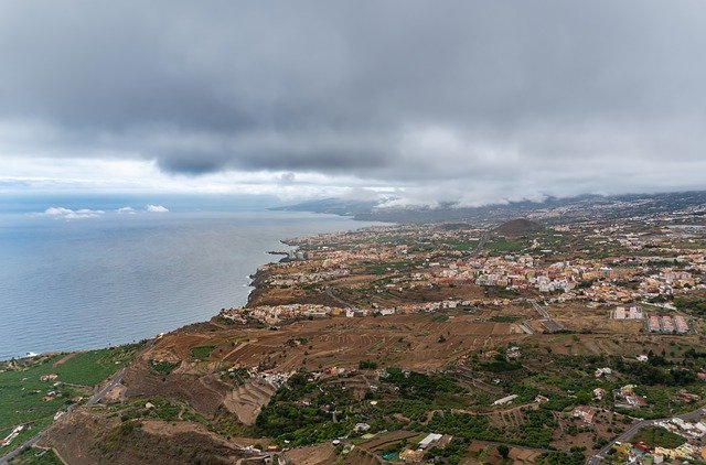 무료 다운로드 Tenerife Town City Clouds - 무료 사진 또는 GIMP 온라인 이미지 편집기로 편집할 수 있는 사진