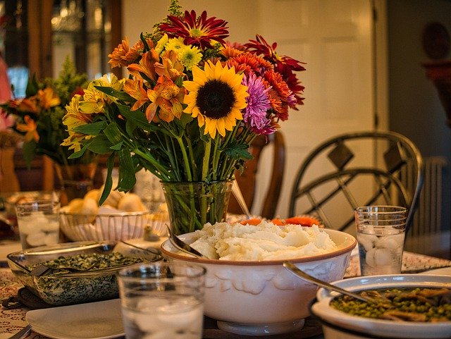 Masa de cină de Ziua Recunoștinței cu fotografie șablon - pentru OffiDocs