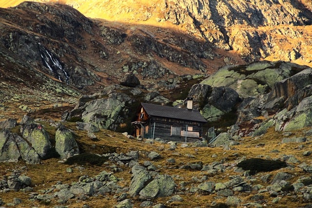 Scarica gratuitamente l'immagine gratuita delle montagne della casa delle alpi da modificare con l'editor di immagini online gratuito di GIMP
