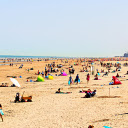 The beach is sunny and windy  screen for extension Chrome web store in OffiDocs Chromium