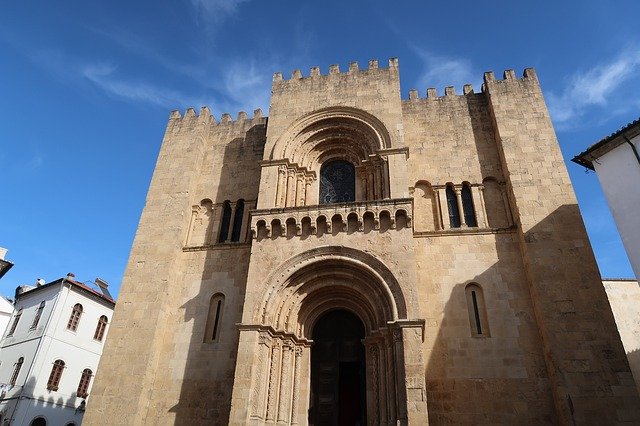 Download gratuito La Cattedrale di Coimbra - foto o immagine gratis da modificare con l'editor di immagini online di GIMP