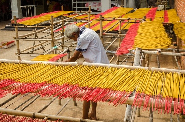 Muat turun percuma The Craft Of Making Incense - foto atau gambar percuma untuk diedit dengan editor imej dalam talian GIMP