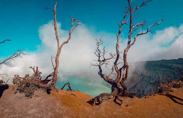 Téléchargement gratuit de The Crater Cloud Mount - photo ou image gratuite à éditer avec l'éditeur d'images en ligne GIMP