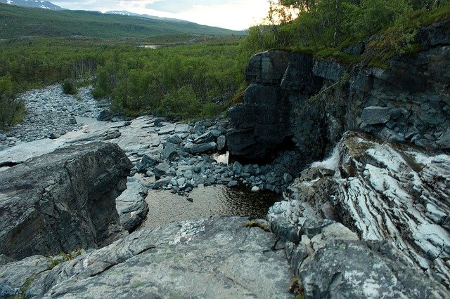 The Creek Water Rock'ı ücretsiz indirin - GIMP çevrimiçi resim düzenleyici ile düzenlenecek ücretsiz ücretsiz fotoğraf veya resim