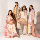 The girls design dresses together  screen for extension Chrome web store in OffiDocs Chromium