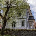 The house next to the willow tree  screen for extension Chrome web store in OffiDocs Chromium