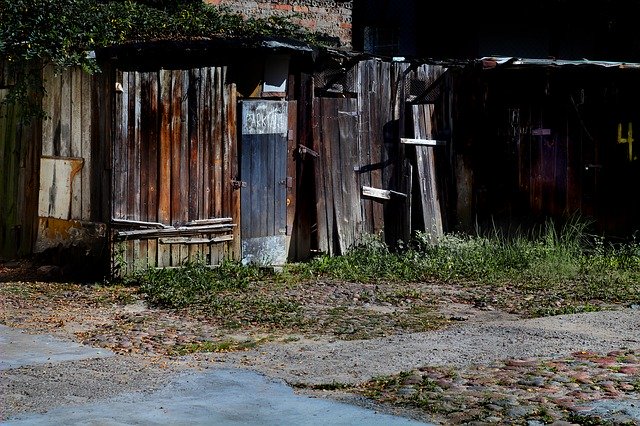 Bezpłatne pobieranie Piwnice Old Cells Boards - bezpłatne zdjęcie lub obraz do edycji za pomocą internetowego edytora obrazów GIMP