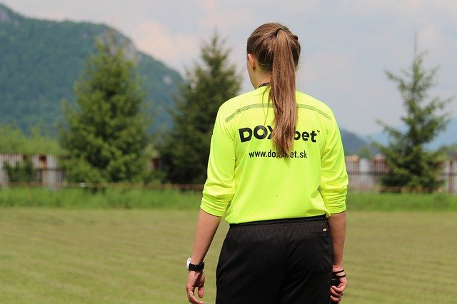 Free download the referee girl a woman football free picture to be edited with GIMP free online image editor