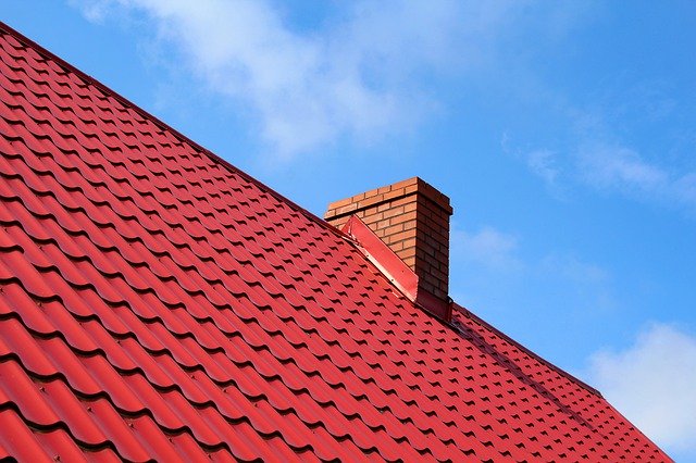 Download gratuito The Roof Of Tile Chimney - foto o immagine gratuita da modificare con l'editor di immagini online di GIMP