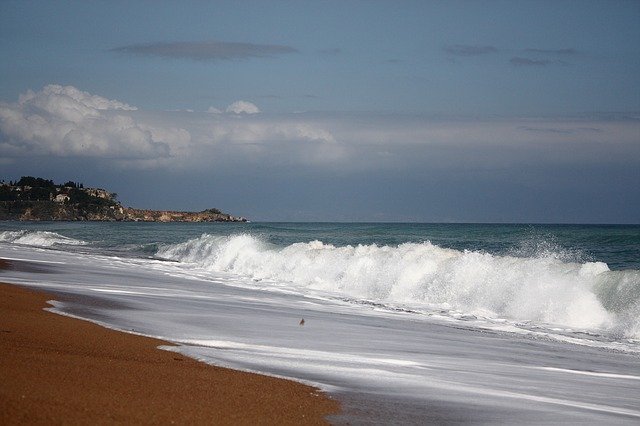 Descărcare gratuită The Waves Greece Sea - fotografie sau imagine gratuită pentru a fi editată cu editorul de imagini online GIMP