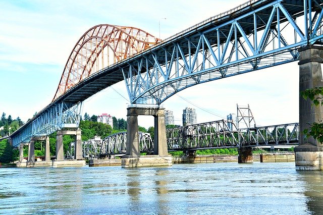 Bezpłatne pobieranie Through Arch Bridge An Iron - bezpłatne zdjęcie lub obraz do edycji za pomocą internetowego edytora obrazów GIMP