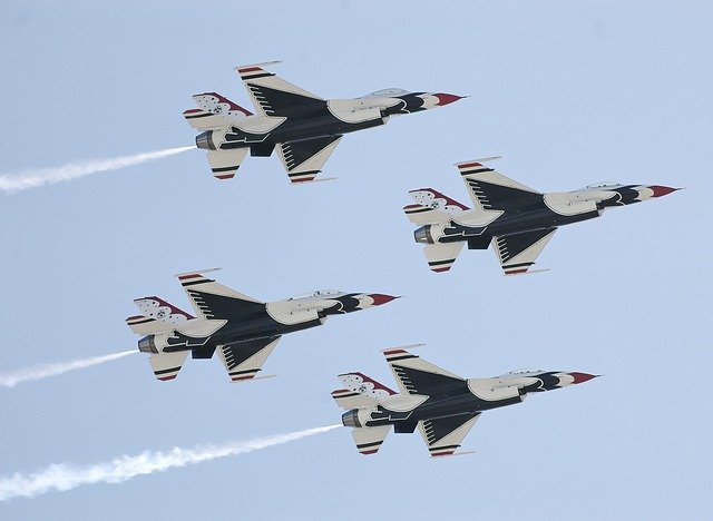 Téléchargement gratuit Avion Thunderbirds - photo ou image gratuite à modifier avec l'éditeur d'images en ligne GIMP
