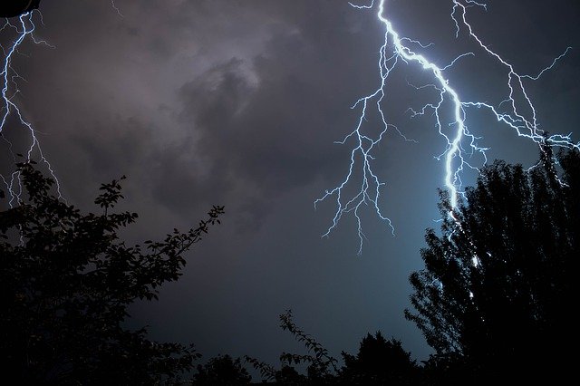 Descarga gratuita Thunder Weather Lightning: foto o imagen gratuita para editar con el editor de imágenes en línea GIMP