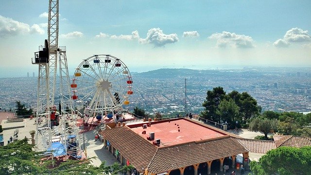 Gratis download Tibidabo Theme Park Mountain - gratis gratis foto of afbeelding om te bewerken met GIMP online afbeeldingseditor