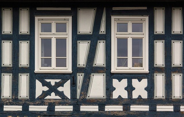 Descarga gratuita Timbered House Windows Germany - foto o imagen gratuita para editar con el editor de imágenes en línea GIMP