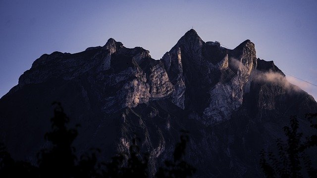 Descărcare gratuită Titlis Switzerland Rear Wall - fotografie sau imagini gratuite pentru a fi editate cu editorul de imagini online GIMP