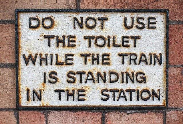 Unduh gratis Toilet Notice Train - foto atau gambar gratis untuk diedit dengan editor gambar online GIMP