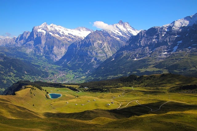 Libreng pag-download sa tuktok ng alpine jungfrau mountain lake libreng larawan na ie-edit gamit ang GIMP na libreng online na editor ng imahe