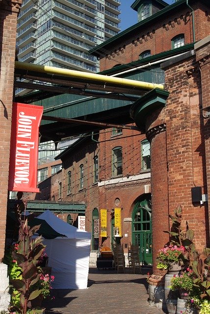 Muat turun percuma Toronto Distillery District Bricks - foto atau gambar percuma untuk diedit dengan editor imej dalam talian GIMP