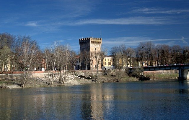 Безкоштовно завантажте замок на річці Торре - безкоштовну фотографію або зображення для редагування за допомогою онлайн-редактора зображень GIMP