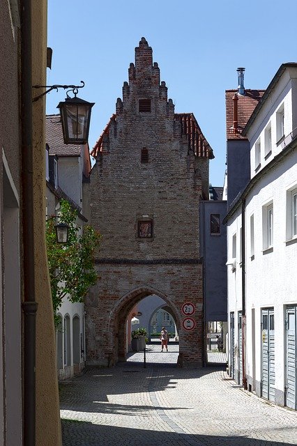 Téléchargement gratuit de Tower Town Fortifications Houses - photo ou image gratuite à éditer avec l'éditeur d'images en ligne GIMP